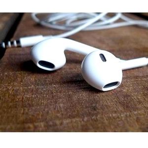 Apple earpods with headphone plug